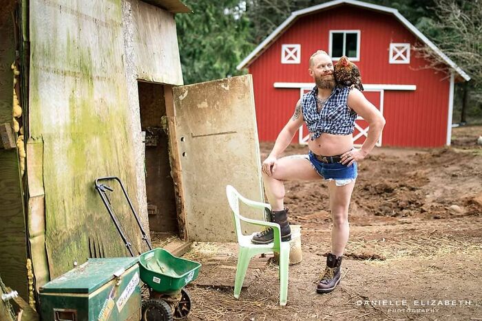 This 'Chicken Daddies' Calendar Will Make Your Day (25 Pics)