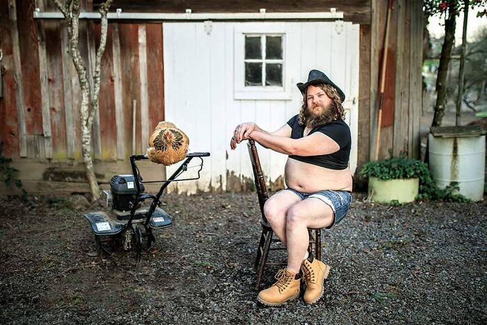 This 'Chicken Daddies' Calendar Will Make Your Day (25 Pics)