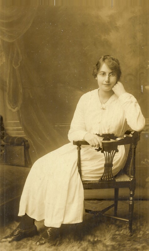 1917-Eva-Hicks-Grandmas-postcard-to-her-Dad-61b55282266fa.jpg