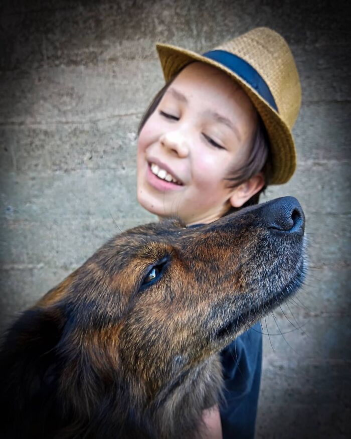 11-Year-Old Brazilian Boy Bathes Stray Dogs On Saturdays To Increase Their Chance At Being Adopted 11-Year-Old Brazilian Boy Bathes Stray Dogs On Saturdays To Increase Their Chance At Being Adopted
