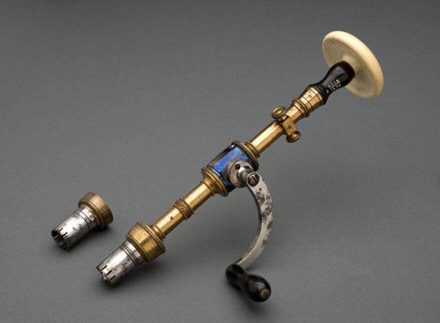 10 Horrifying Old Medical Devices That Will Make You Glad You Live In The 21st Century