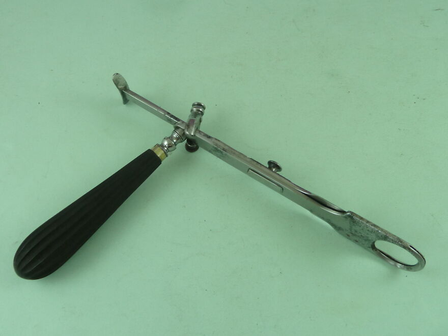 10 Horrifying Old Medical Devices That Will Make You Glad You Live In The 21st Century