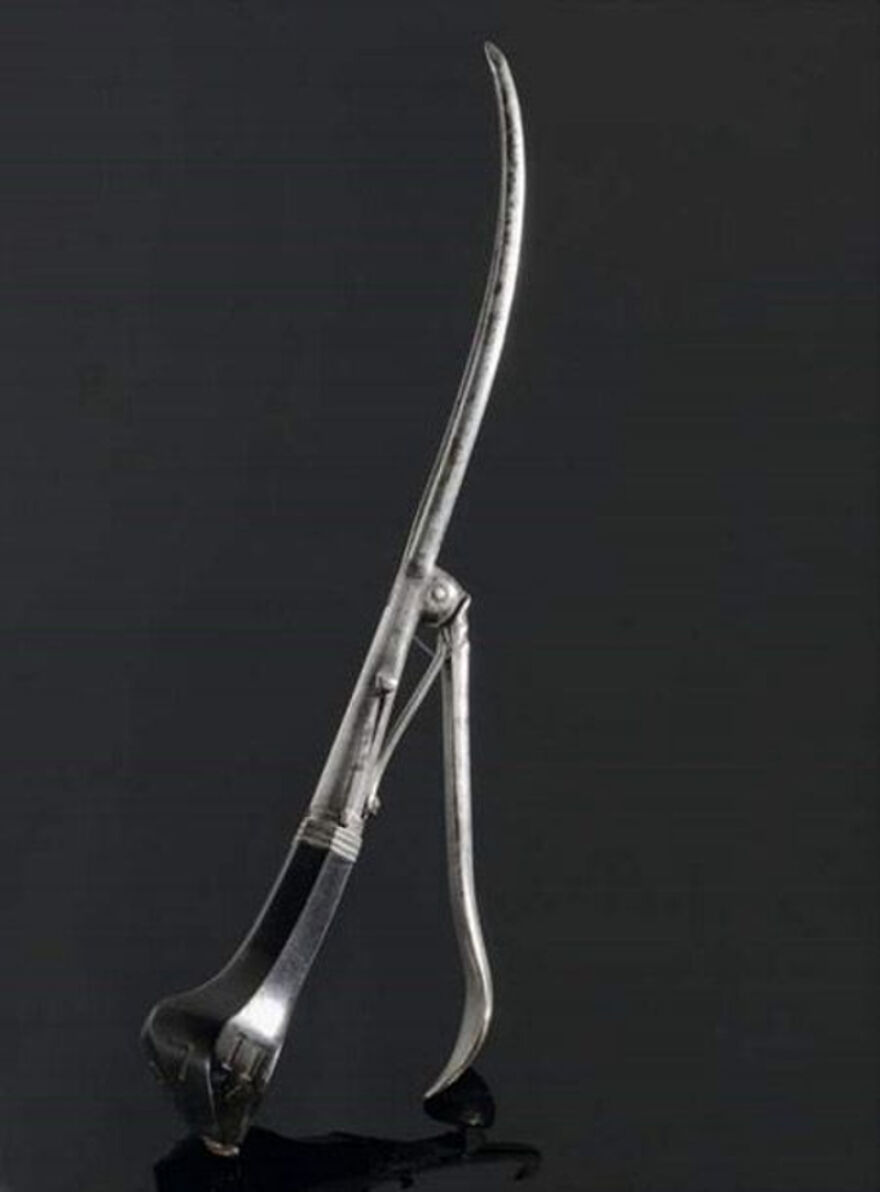 10 Horrifying Old Medical Devices That Will Make You Glad You Live In The 21st Century