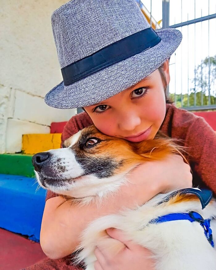 11-Year-Old Brazilian Boy Bathes Stray Dogs On Saturdays To Increase Their Chance At Being Adopted 11-Year-Old Brazilian Boy Bathes Stray Dogs On Saturdays To Increase Their Chance At Being Adopted
