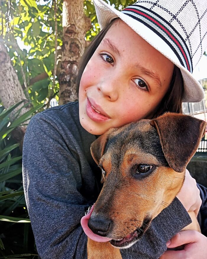 11-Year-Old Brazilian Boy Bathes Stray Dogs On Saturdays To Increase Their Chance At Being Adopted 11-Year-Old Brazilian Boy Bathes Stray Dogs On Saturdays To Increase Their Chance At Being Adopted