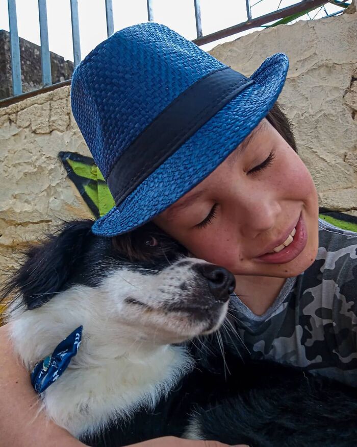 11-Year-Old Brazilian Boy Bathes Stray Dogs On Saturdays To Increase Their Chance At Being Adopted 11-Year-Old Brazilian Boy Bathes Stray Dogs On Saturdays To Increase Their Chance At Being Adopted