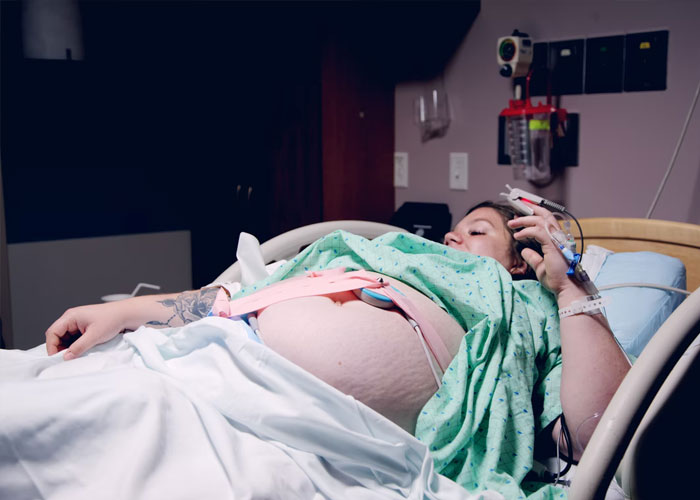 25 Personas comparten las cosas más salvajes que presenciaron en la sala de partos