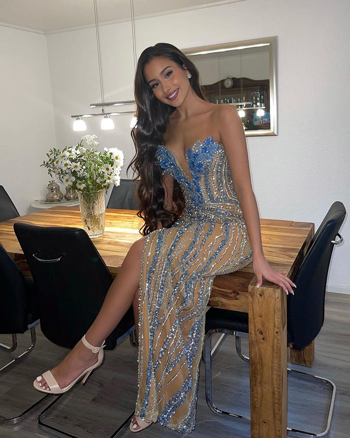 Bride Picks Out Dress For Her Friend Who Rocks It So Much That She Gets Uninvited From The Wedding Bride Picks Out Dress For Her Friend Who Rocks It So Much That She Gets Uninvited From The Wedding