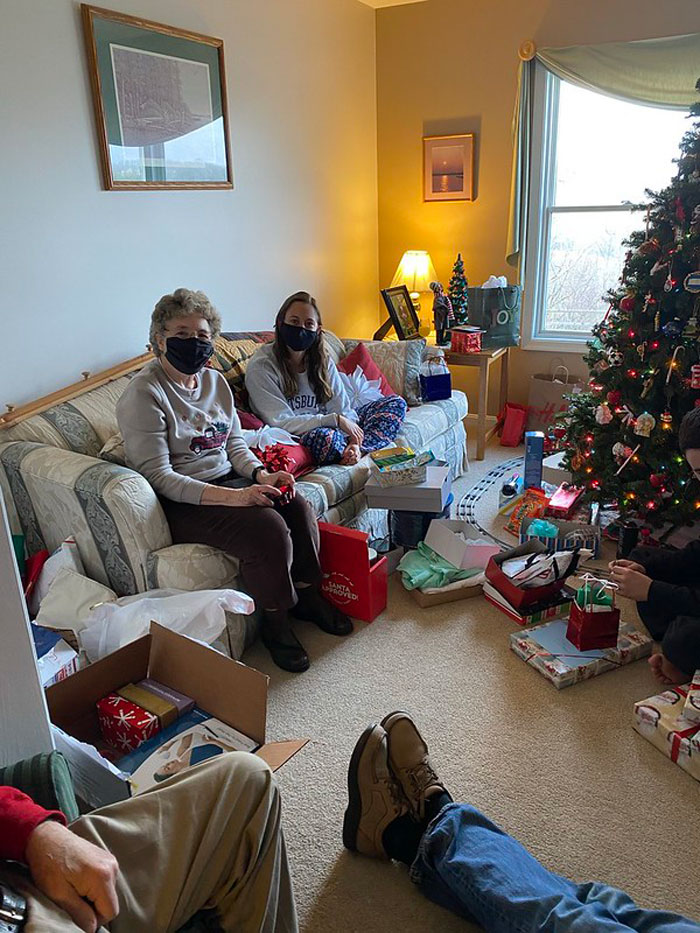 Folks In This Online Group Share 30 Things They Are Repelled By During The Christmas Season