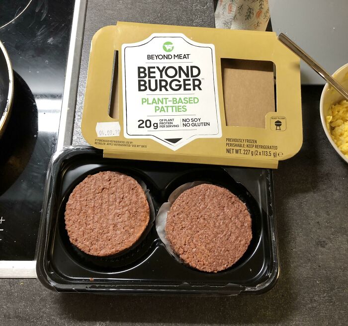I’m Here Trying To Be Better For The Earth, But These Vegan Patties Have This Egregious Plastic Tray