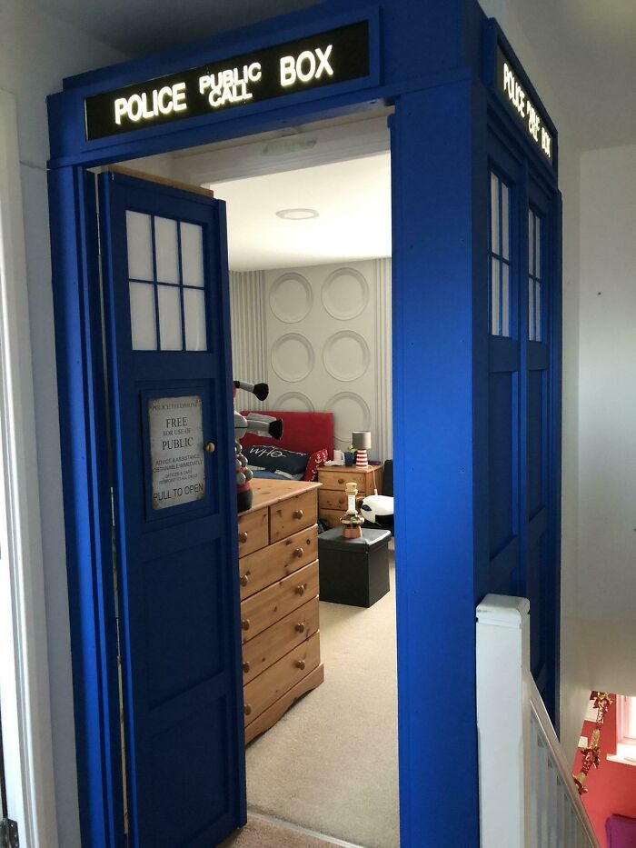 A Dad Took Four Months Planning And Building This Tardis For His Kid’s Bedroom Door For Christmas