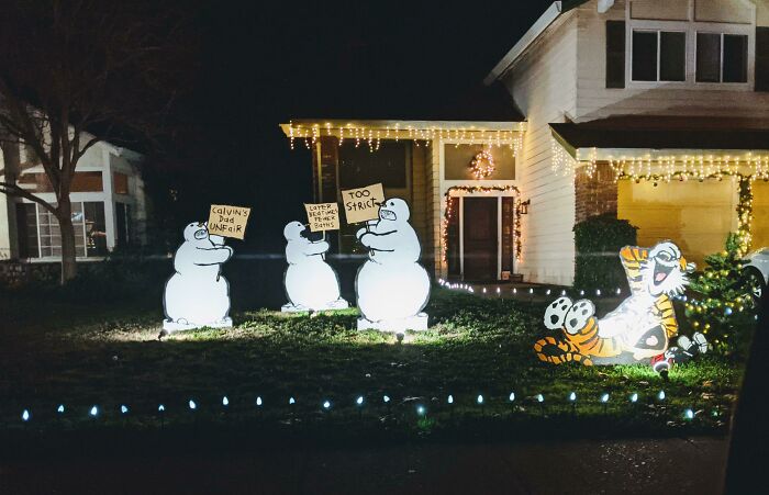 Calvin And Hobbes Christmas Decorations In Someone's Front Yard