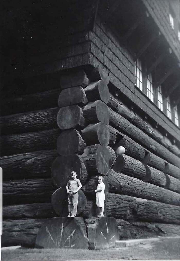 "World’s Largest Log Cabin". Portland, Oregon, USA, 1938. Built In 1905, Burned Down In 1964