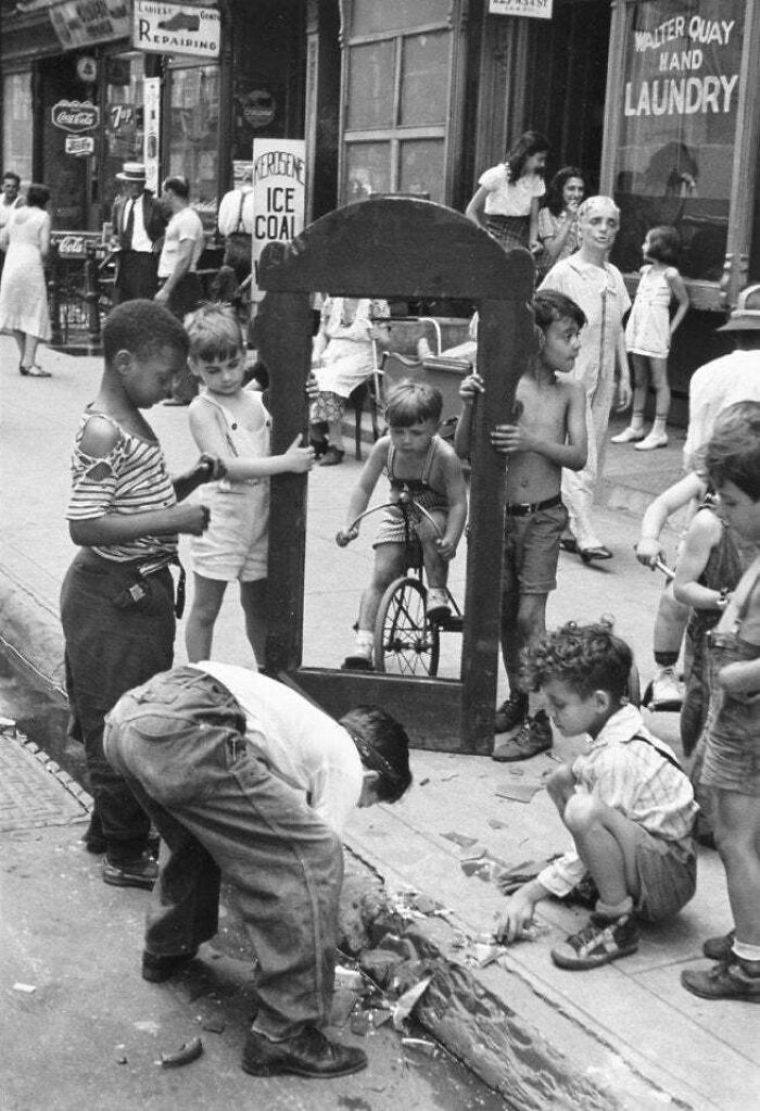 Children On The Streets Of New York, Photographed By Helen Levitt, 1940s
