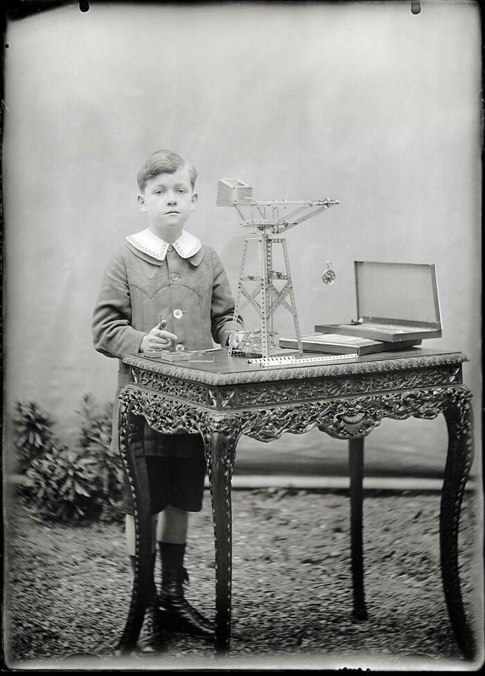 1910 - A Boy And His Erector Set 