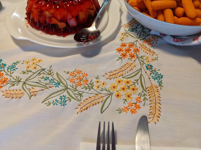 My Mom Made These Tablecloths And Napkins We Use Everything Thanksgiving. 30+ Years And They Still Look Fantastic!