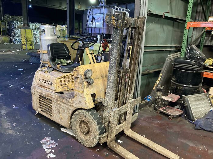 A Forklift With Zero Safety Features. No Clue How Old This Thing Is, Couldn’t Find A Data Plate