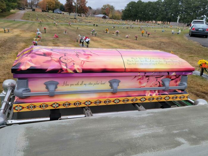 Stepmoms Casket. Never Seen Anything Like This
