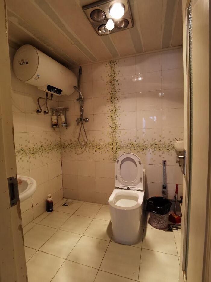 This Flat's Bathroom Up For Rent