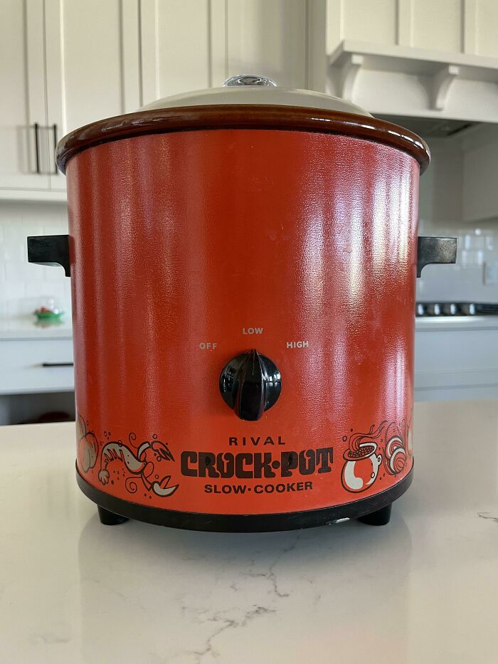 My Mom Gave Me Her Vintage Crockpot From The 70s