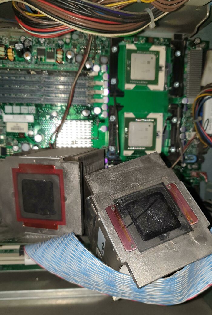 Found An Old Server Where My Father Works. I Wanted To Keep The Cpus Before They Threw Them Away And I Saw That They Left The Plastic Film On The Heatsinks. These Worked For A Decade Like This.