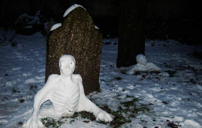 Muñecos de nieve del cementerio