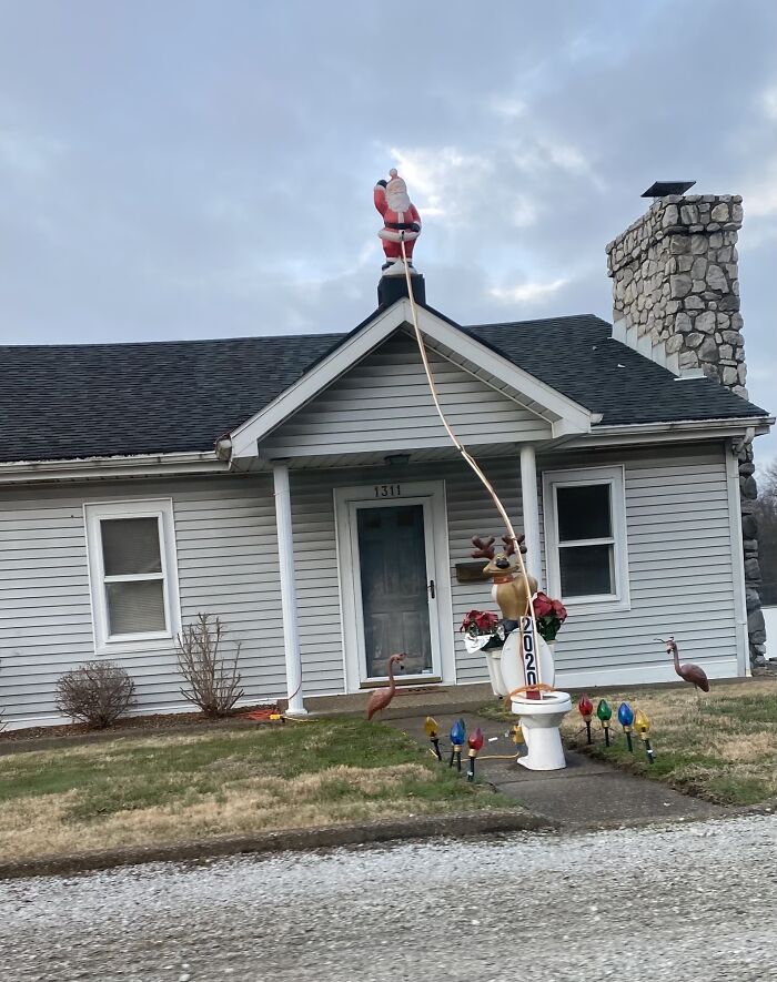 On My Way To Target For Some Light Grocery Shopping, And I Happen To Stumble Upon This Gem Of A Christmas Decoration. Yes, That’s A Real Toilet