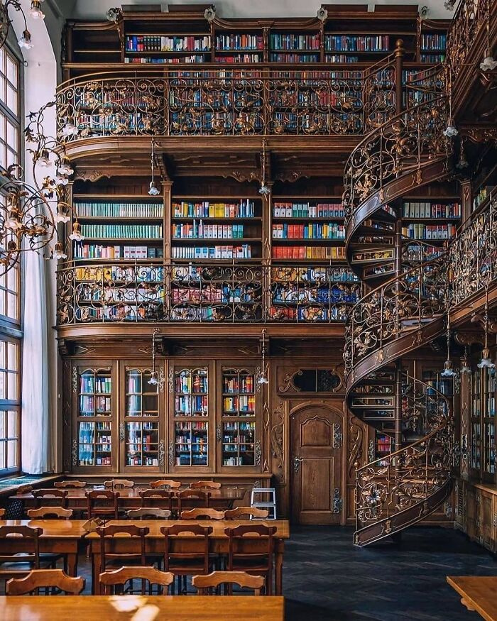 Biblioteca de Derecho Municipal (Juristische Bibliothek) en Múnich, Alemania