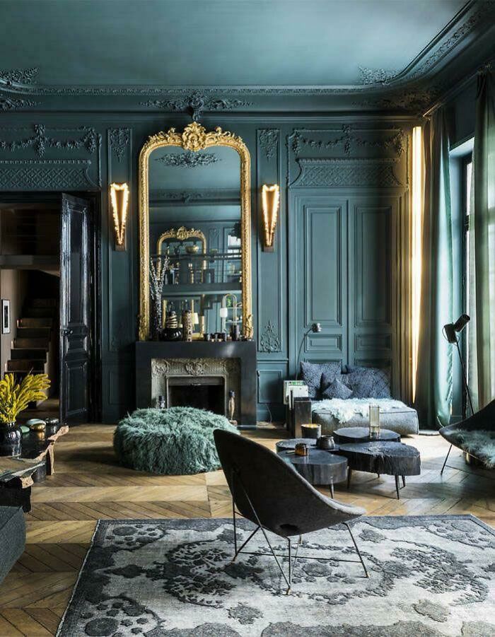 Colores oscuros y atrevidos para un apartamento en París
