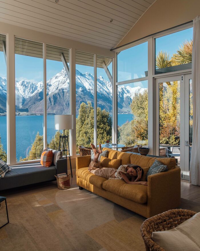 Stunning Views Of Walter Peak From A Lodge On The Shores Of Lake Wakatipu, Queenstown, Otago, New Zealand 