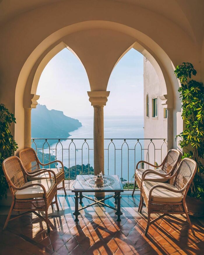 Hotel situado en un antiguo palacio del siglo XI con vistas a la costa de Amalfi, Ravello, Campania, Italia