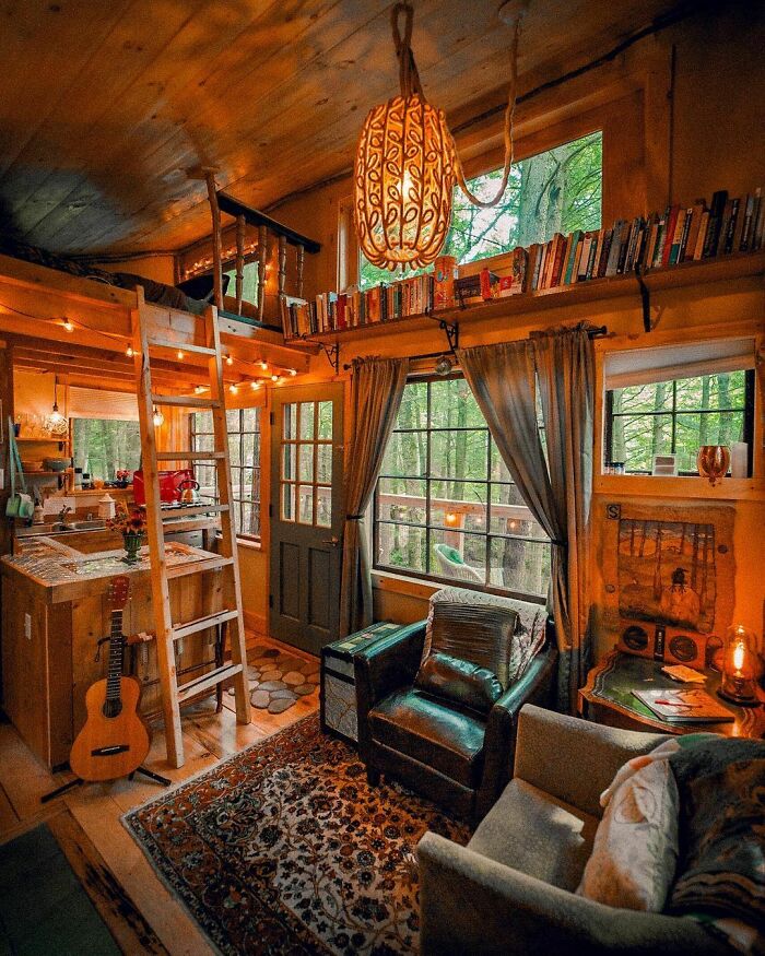 Compact Cabin In The Forests Of Hardwick, Caledonia County, Vermont 