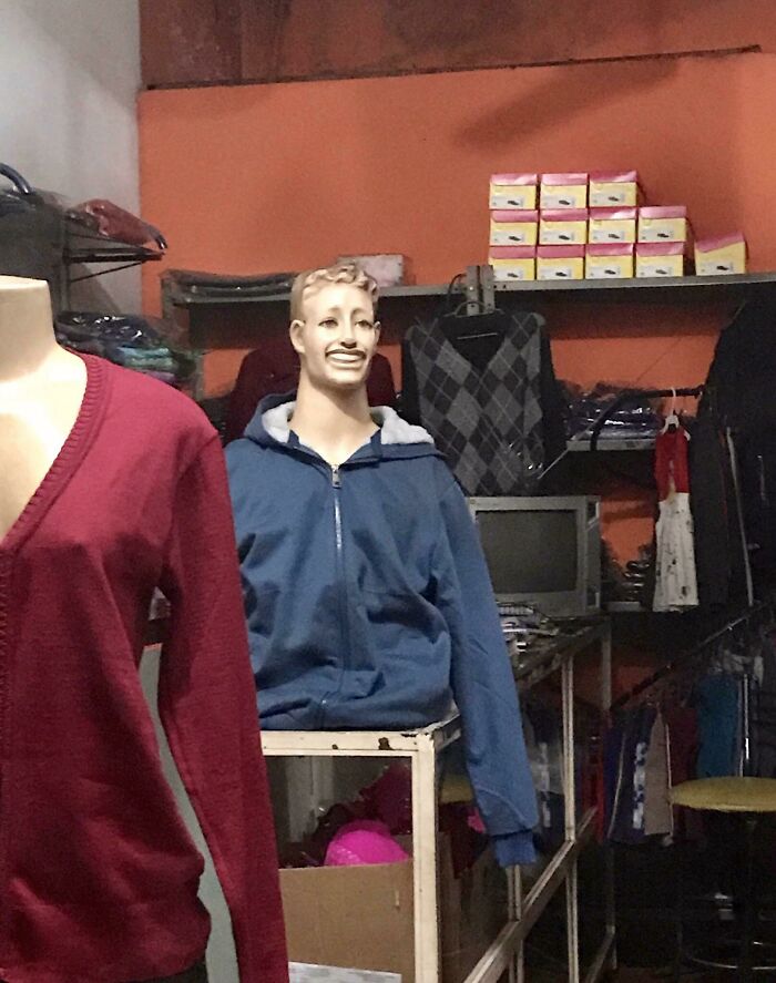 This Mannequin Is Hilarious