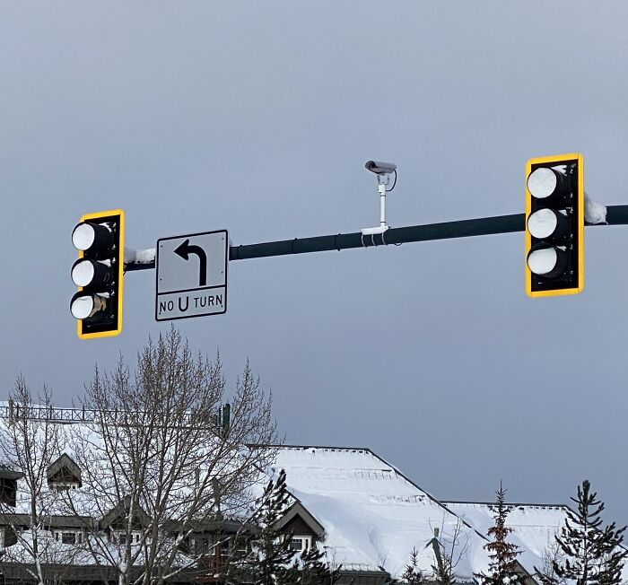 Stoplights In Lake Tahoe Filled With Snow Due To A Design Of Not Having The Bottom Cut Out To Prevent Snow Accumulation