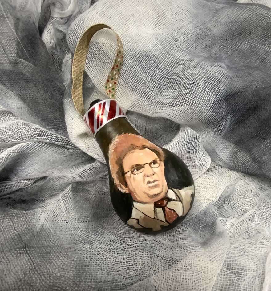 I Transform Burnt Out Light Bulbs Into Unique Christmas Ornaments. I Transform Burnt Out Light Bulbs Into Unique Christmas Ornaments.