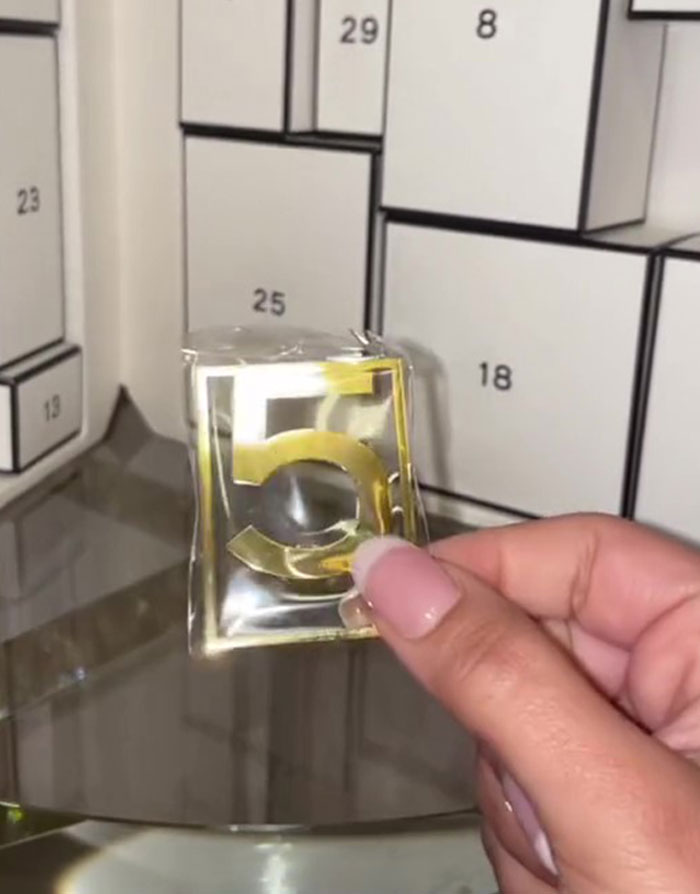 TikToker Roasts Chanel By Revealing What’s Inside Its ‘Glamorous’ $825 Advent Calendar TikToker Roasts Chanel By Revealing What’s Inside Its ‘Glamorous’ $825 Advent Calendar