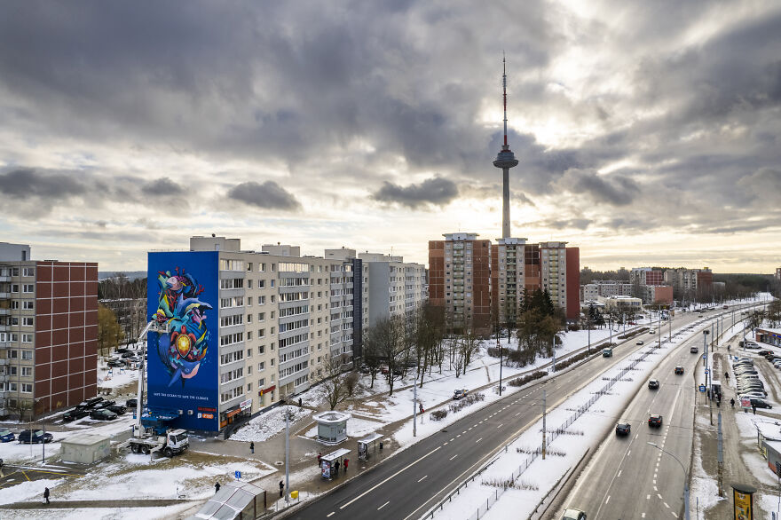 Spanish Artists Boa Mistura Create Massive "Save The Ocean To Save The Climate" Mural In Vilnius, Lithuania Spanish Artists Boa Mistura Create Massive "Save The Ocean To Save The Climate" Mural In Vilnius, Lithuania