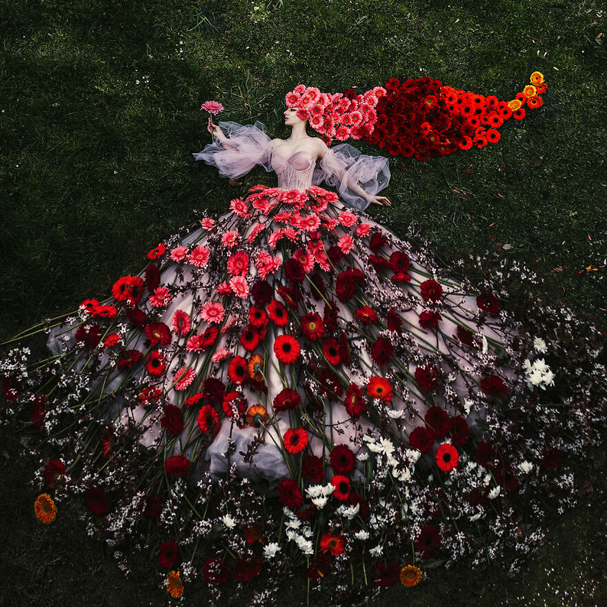 Photographer Captured 4 Seasons With Models And Tells A Story Photographer Captured 4 Seasons With Models And Tells A Story