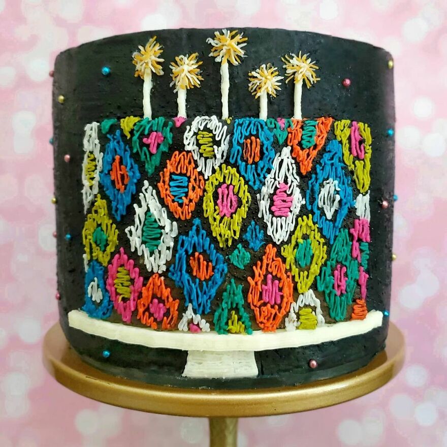 Hand-Embroidered? Confectioner Impresses When Decorating Cakes