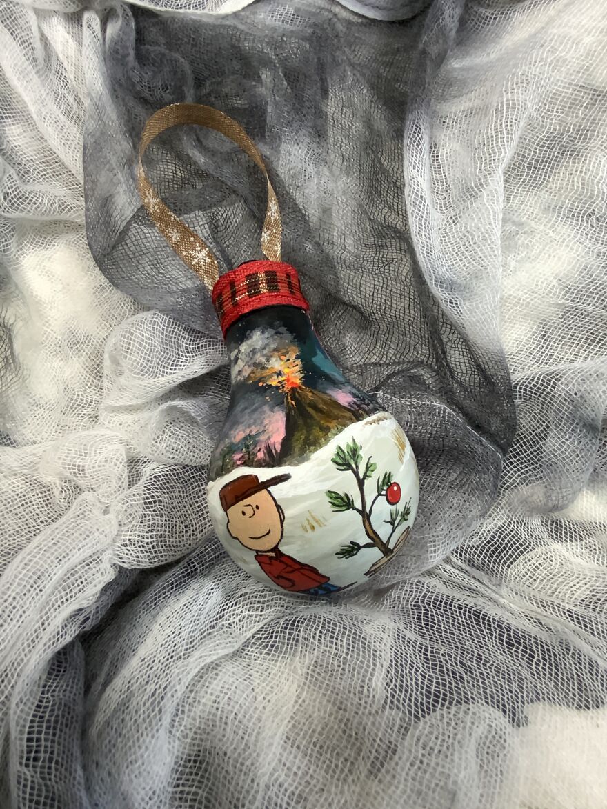 I Transform Burnt Out Light Bulbs Into Unique Christmas Ornaments. I Transform Burnt Out Light Bulbs Into Unique Christmas Ornaments.