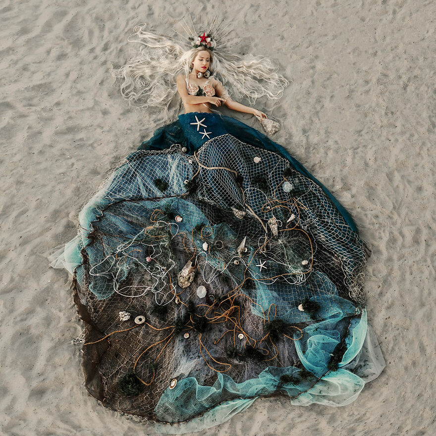 Photographer Captured 4 Seasons With Models And Tells A Story Photographer Captured 4 Seasons With Models And Tells A Story