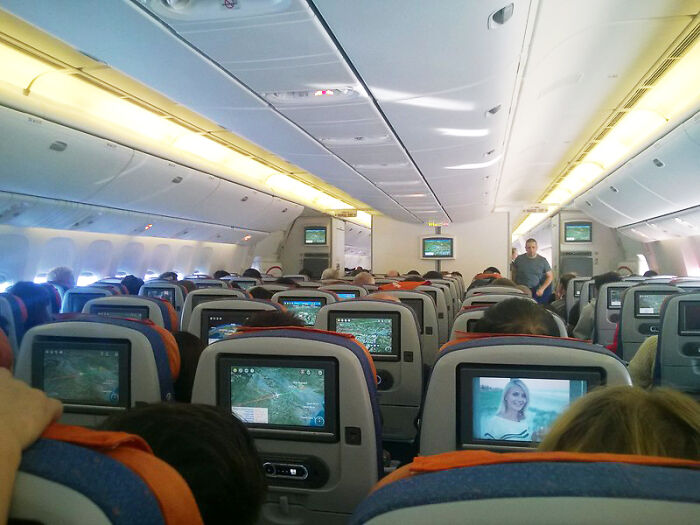 "Sweetie, I’ve Been On Hundreds Of Flights": Woman Cusses At Teen Who Doesn’t Want To Let Her Have The Exit Row Seat She Was Already Settled In "Sweetie, I’ve Been On Hundreds Of Flights": Woman Cusses At Teen Who Doesn’t Want To Let Her Have The Exit Row Seat She Was Already Settled In