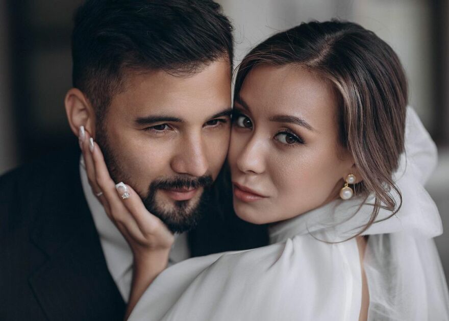 This Couple Accidentally Fell Into Mud During Their Wedding Photoshoot, And Here Are The Results This Couple Accidentally Fell Into Mud During Their Wedding Photoshoot, And Here Are The Results