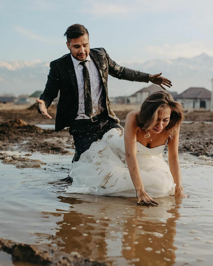 This Couple Accidentally Fell Into Mud During Their Wedding Photoshoot, And Here Are The Results