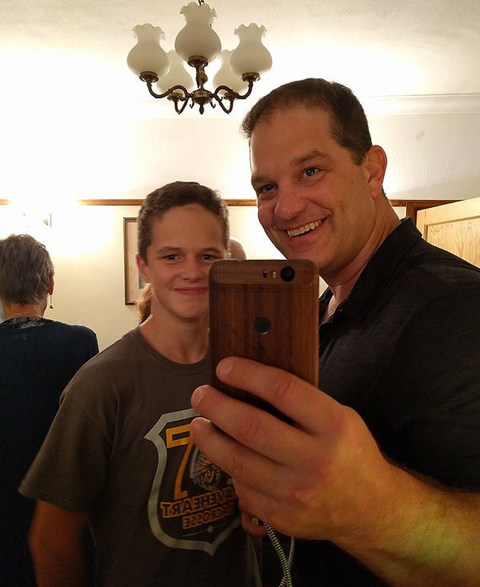 Dad Explains To 16 Y.O. Son That His Grandparents Cut Their Family Off Because Dad Used To Be Homeless, Ends Up Causing Family Drama Dad Explains To 16 Y.O. Son That His Grandparents Cut Their Family Off Because Dad Used To Be Homeless, Ends Up Causing Family Drama