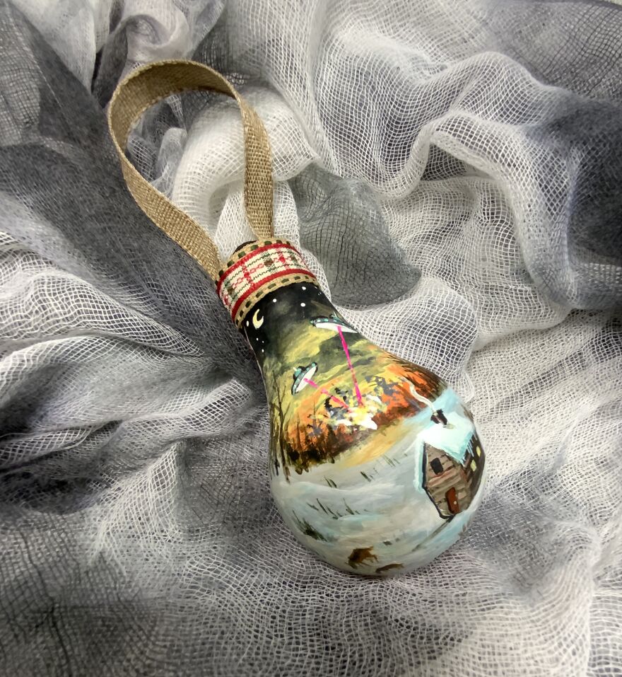 I Transform Burnt Out Light Bulbs Into Unique Christmas Ornaments. I Transform Burnt Out Light Bulbs Into Unique Christmas Ornaments.