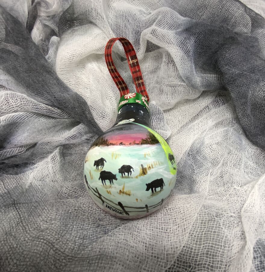 I Transform Burnt Out Light Bulbs Into Unique Christmas Ornaments. I Transform Burnt Out Light Bulbs Into Unique Christmas Ornaments.