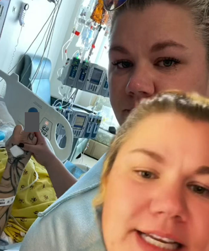 Woman Informs Her Boss That Her Sister Is Dying And She Won't Come To Work, She Responds With Passive-Aggressive Messages Woman Informs Her Boss That Her Sister Is Dying And She Won't Come To Work, She Responds With Passive-Aggressive Messages