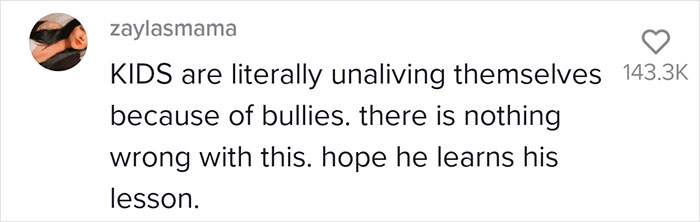 Parents Spark Debate After Making Their Son Stand Outdoors With A Sign ‘I Am A Bully’ As A Punishment Parents Spark Debate After Making Their Son Stand Outdoors With A Sign ‘I Am A Bully’ As A Punishment