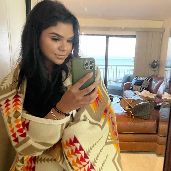 TikToker Roasts Chanel By Revealing What’s Inside Its ‘Glamorous’ $825 Advent Calendar TikToker Roasts Chanel By Revealing What’s Inside Its ‘Glamorous’ $825 Advent Calendar